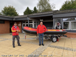 Sebastian und Jochen taufen das neue Einsatzboot auf den Namen Edda