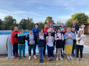Die 11 Schülerinnen und Schüler mit Ihrem Ausbilderteam und Herrn Nissen der Geestlandschule