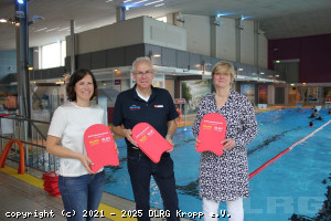 Innenstaatssekretärin Kristina Herbst mit DLRG LV-Vizepräsident Felix Heymann (m.) und Sabine Schmax (r.) (Leiterin Öffentlichkeitsarbeit der IB.SH)